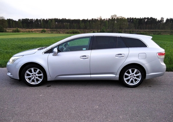 Toyota Avensis cena 27400 przebieg: 305000, rok produkcji 2011 z Garwolin małe 466